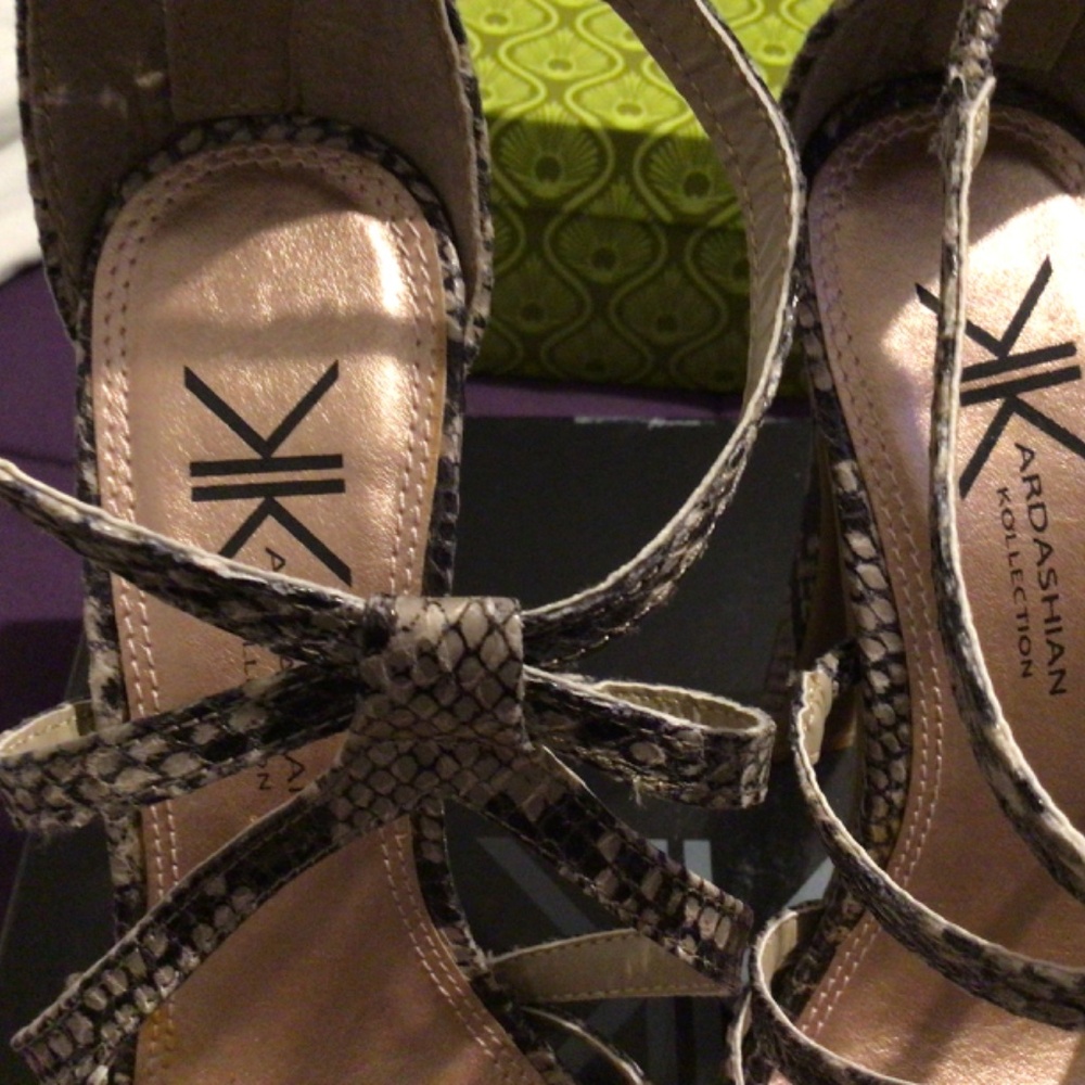 Nwt Kardashian Kollection Python Multi 7m - image 3